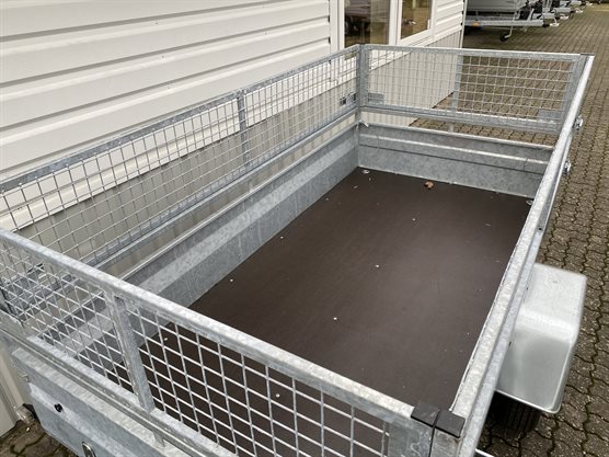 Majster 7525 fritidstrailer med finerbund og stålgittersider